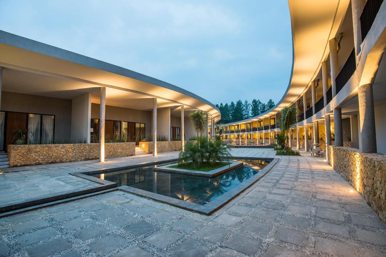 Hotel Neo+ Green Savana Sentul City Bogor Exterior foto