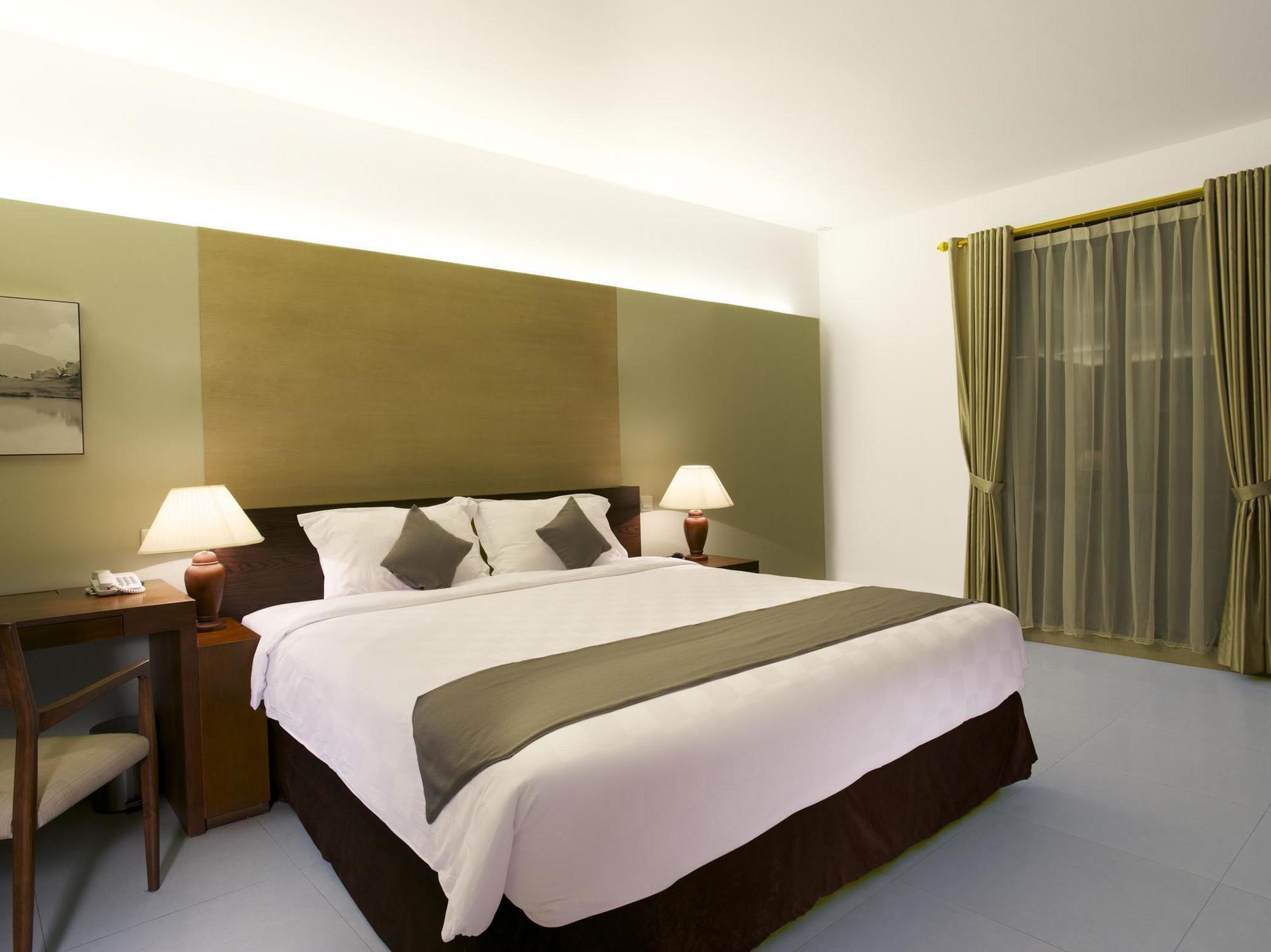 Hotel Neo+ Green Savana Sentul City Bogor Exterior foto